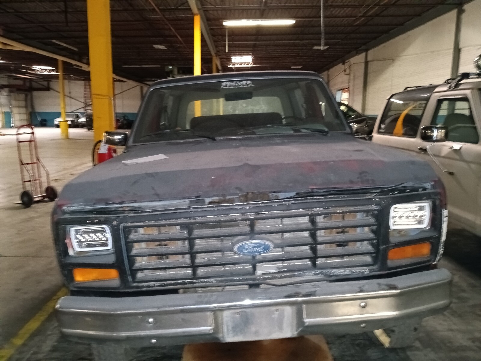 Ford-Bronco-1986-SUV