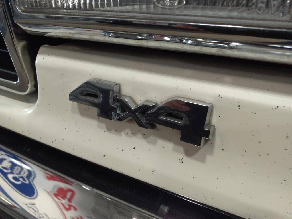 Ford-Bronco-1989-10