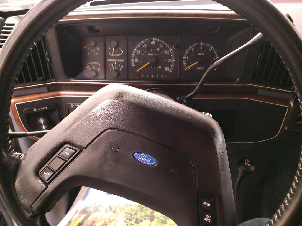 Ford-Bronco-1989-16
