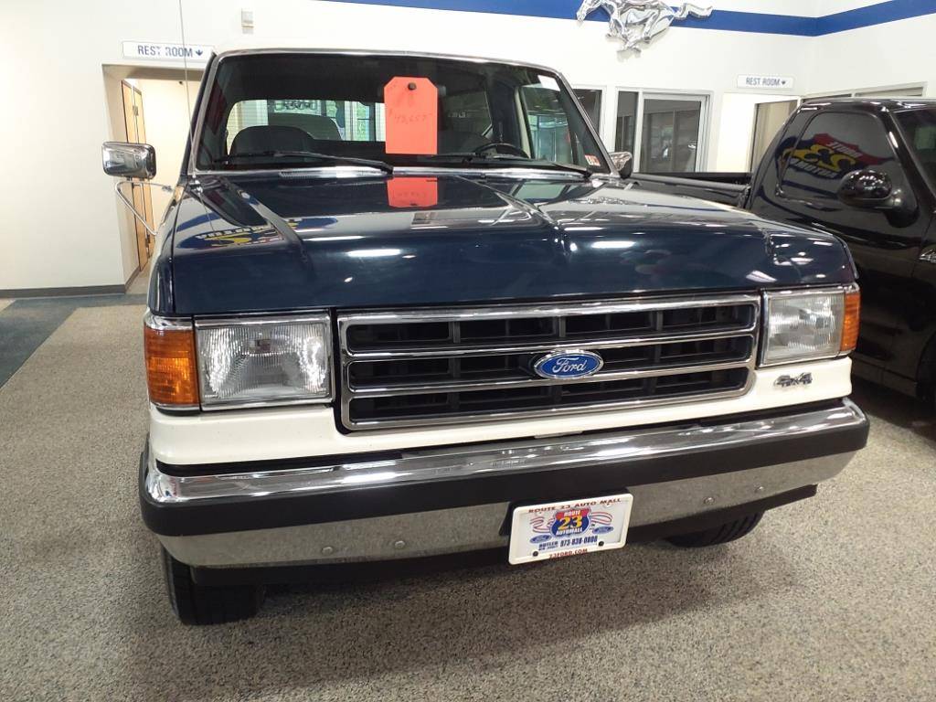 Ford-Bronco-1989-2