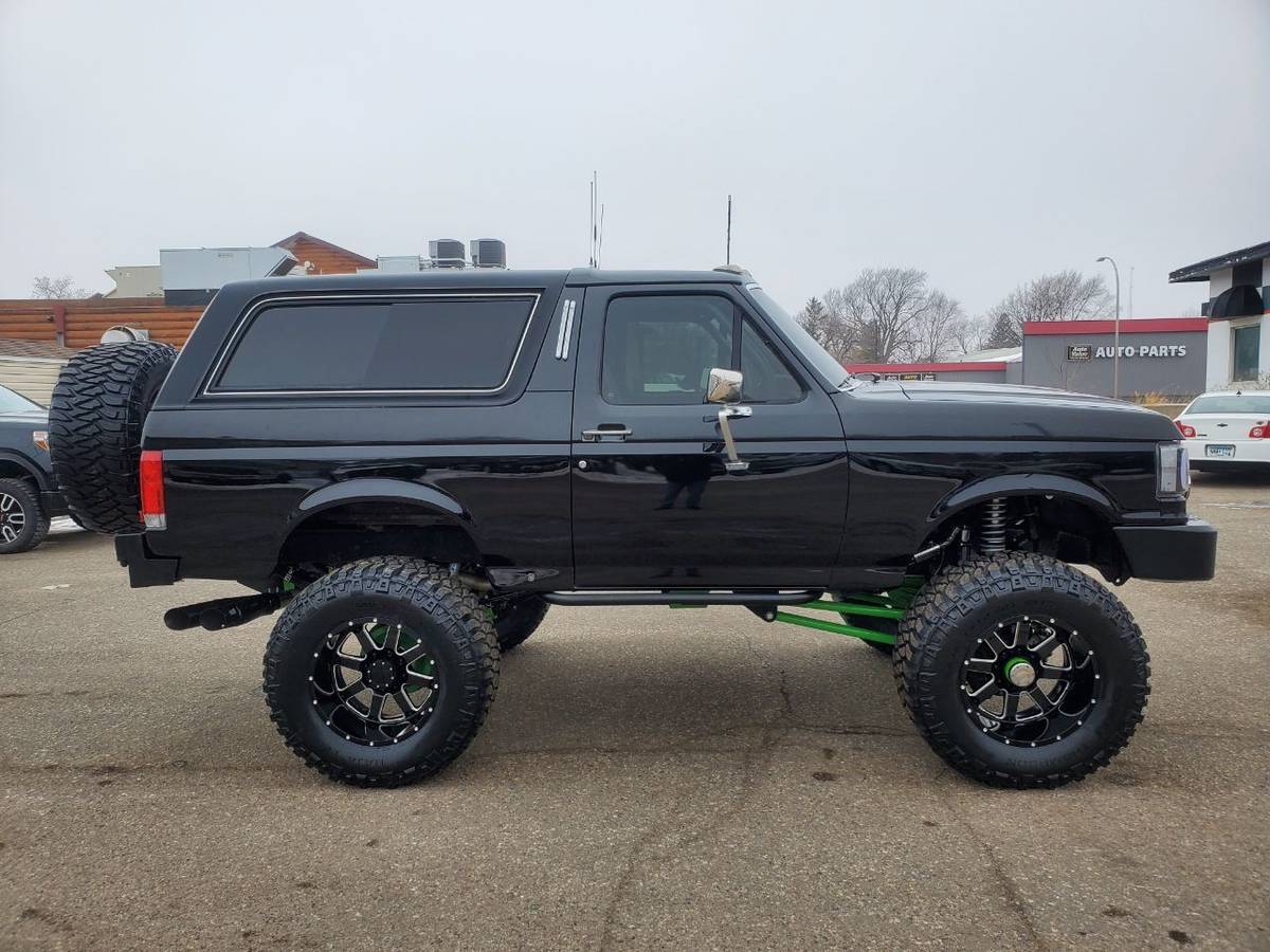 Ford-Bronco-1989-3