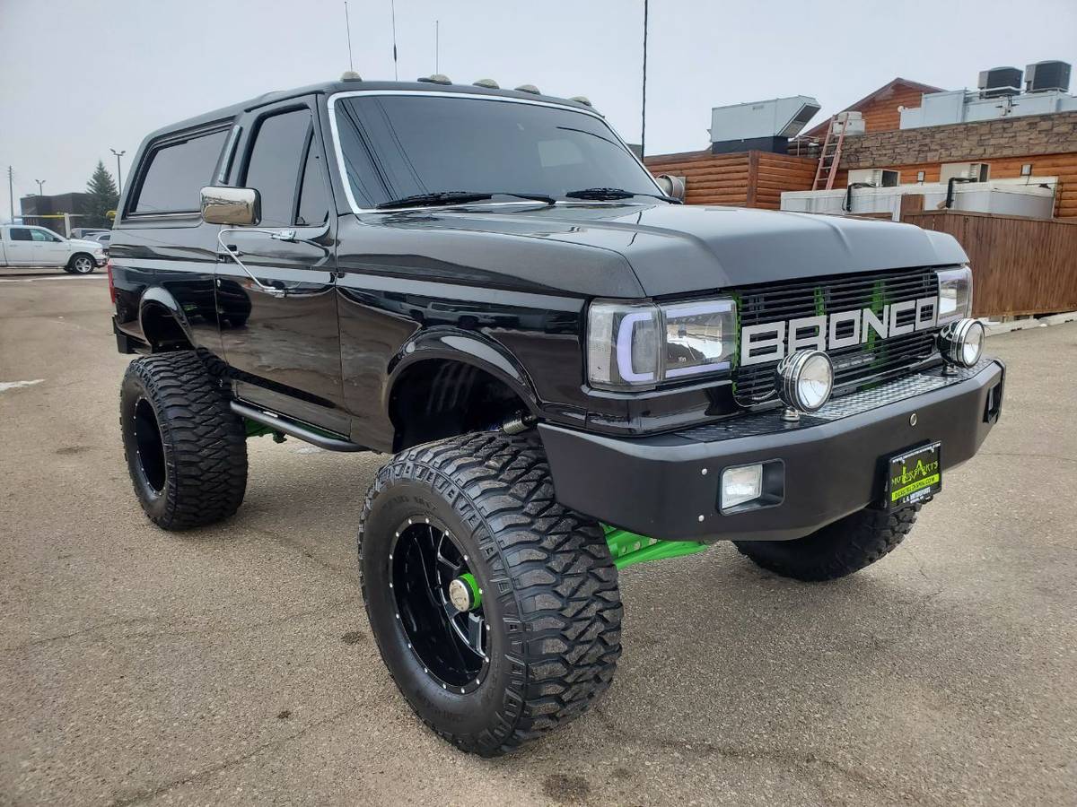 Ford-Bronco-1989-4
