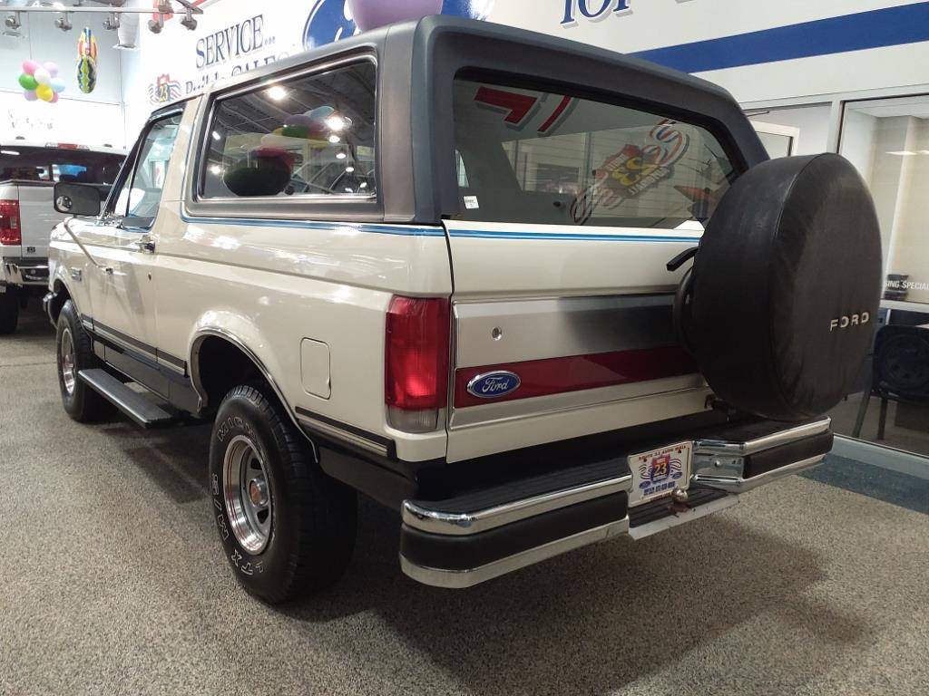 Ford-Bronco-1989-4