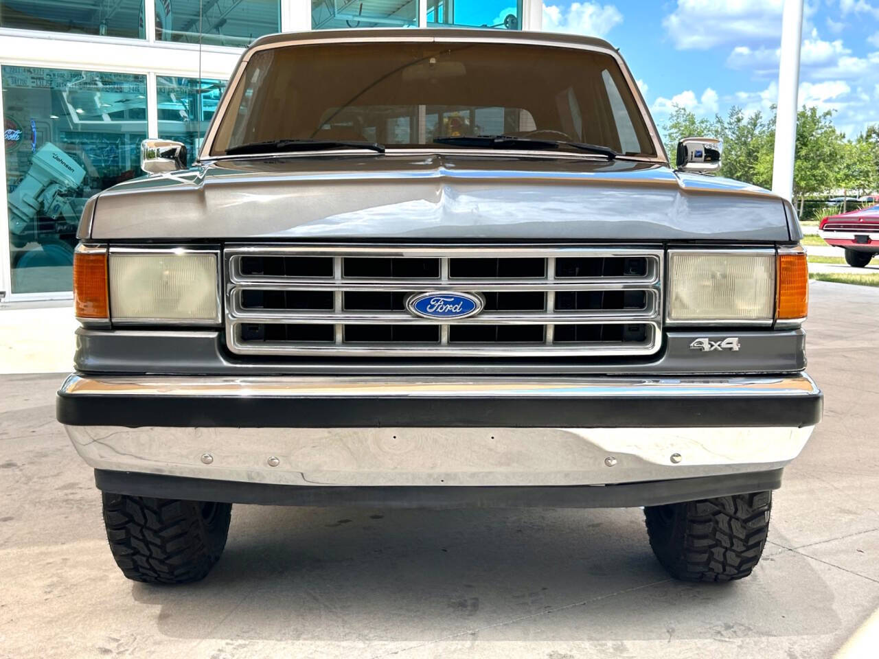 Ford-Bronco-1989-SUV-1