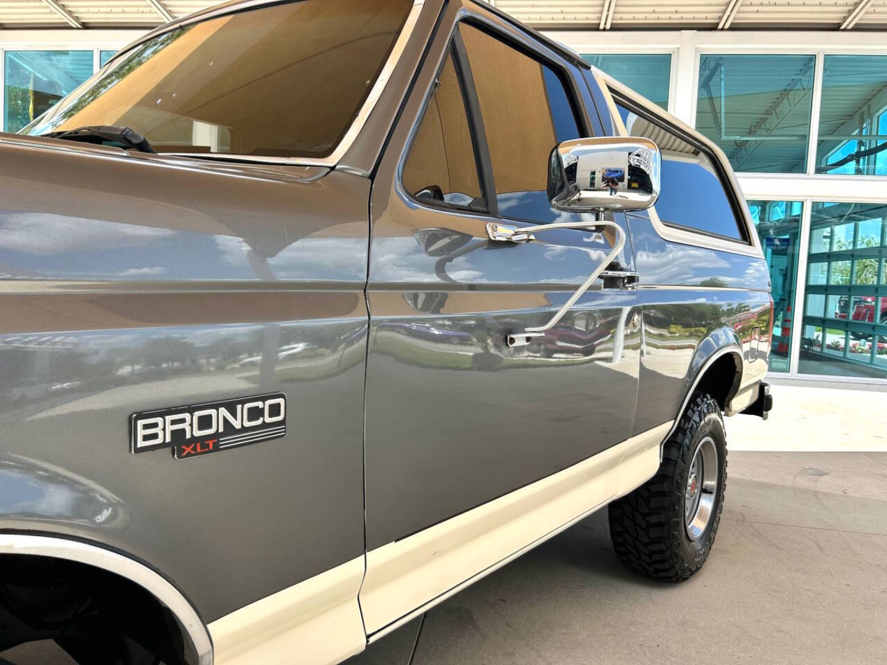 Ford-Bronco-1989-SUV-10