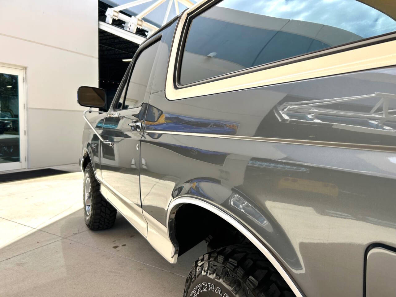 Ford-Bronco-1989-SUV-11