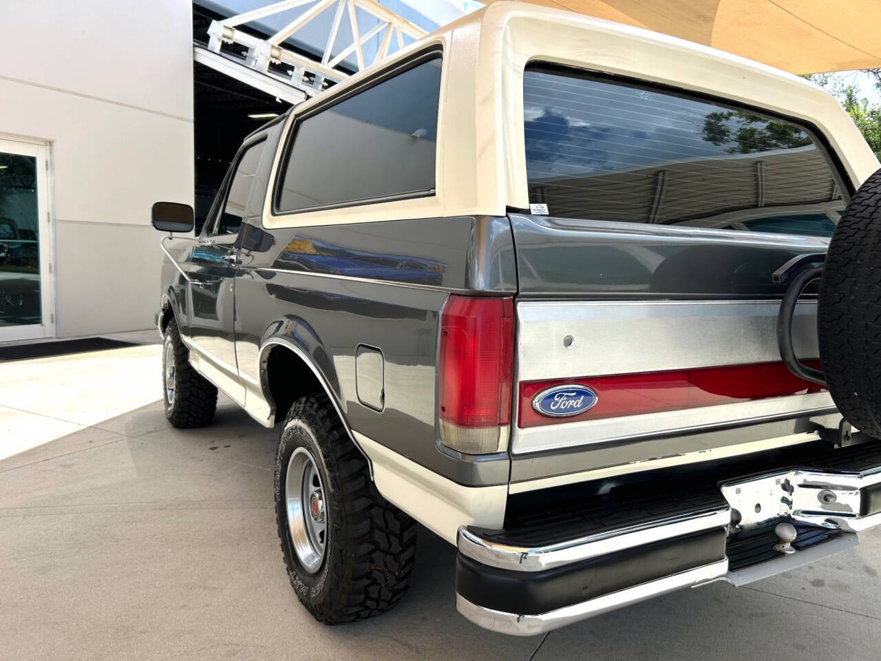 Ford-Bronco-1989-SUV-12