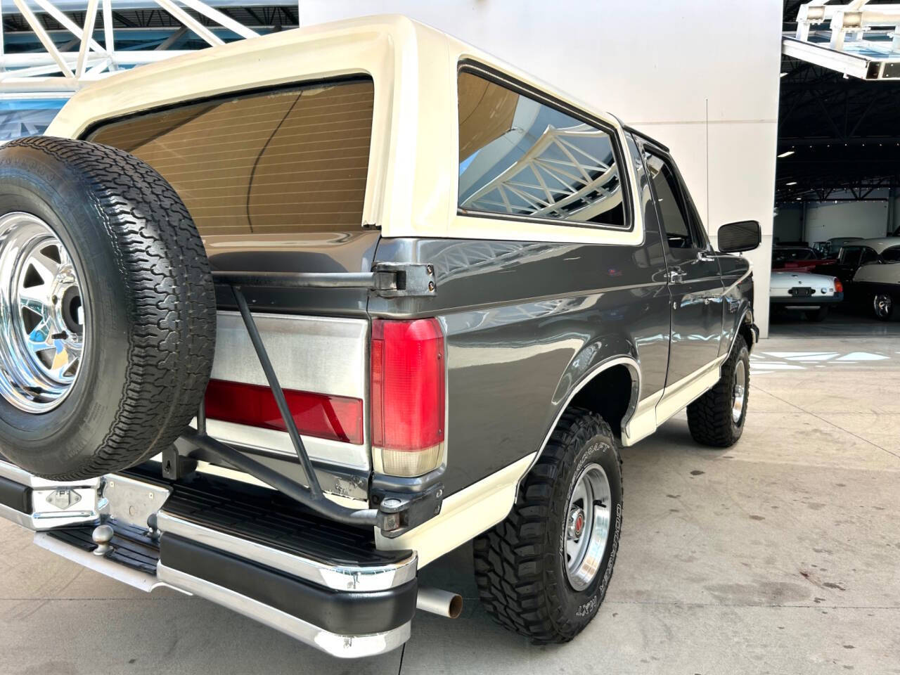 Ford-Bronco-1989-SUV-13