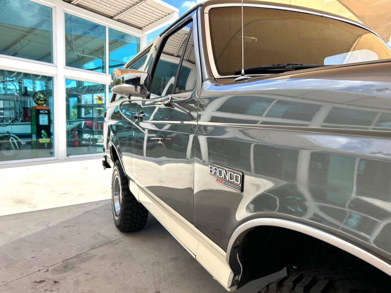 Ford-Bronco-1989-SUV-15