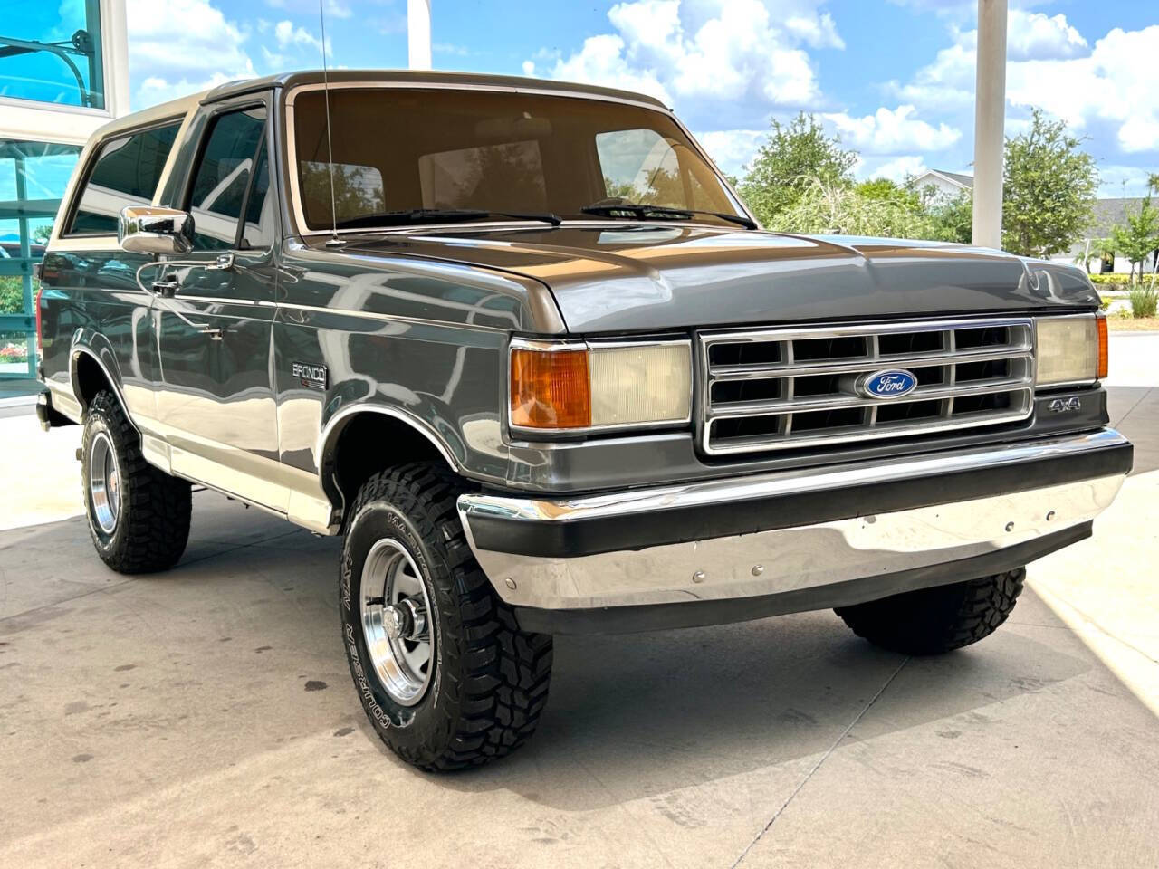 Ford-Bronco-1989-SUV-2