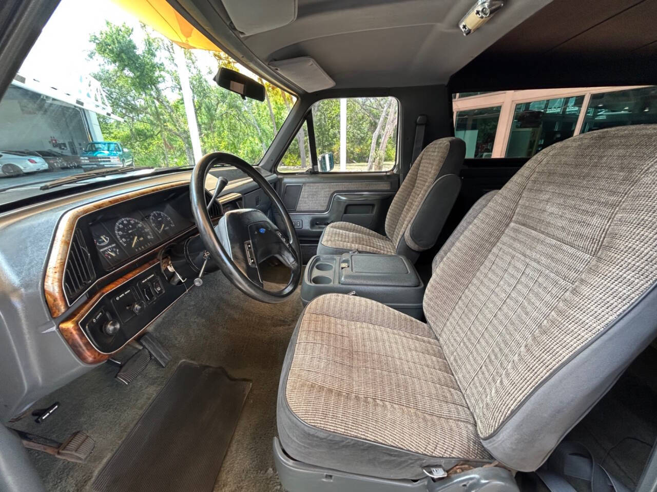 Ford-Bronco-1989-SUV-21