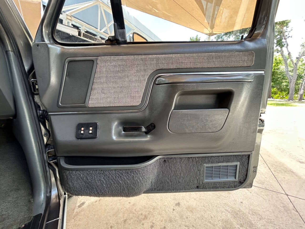 Ford-Bronco-1989-SUV-25