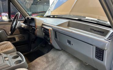 Ford-Bronco-1989-SUV-26
