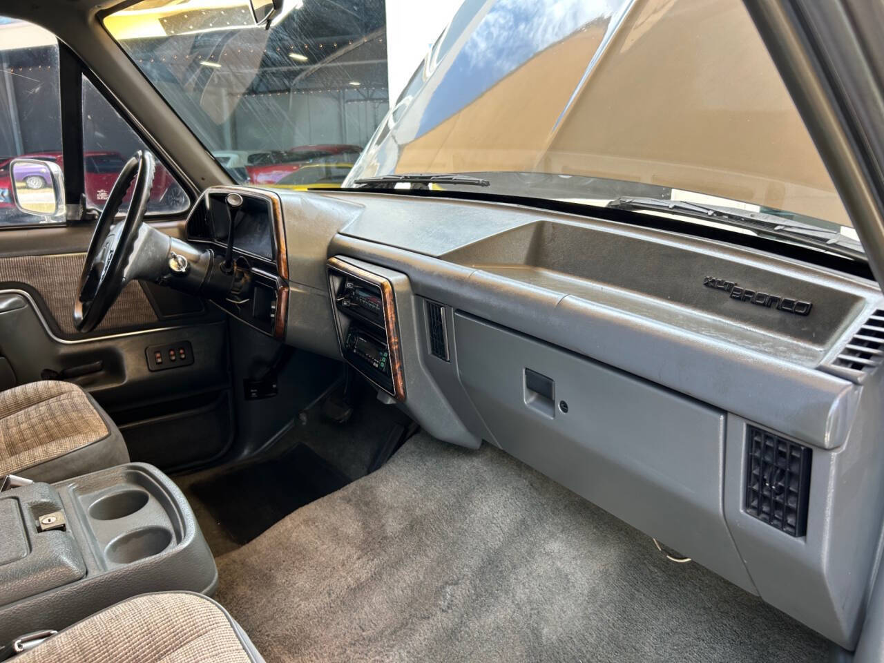 Ford-Bronco-1989-SUV-26