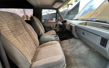 Ford-Bronco-1989-SUV-27