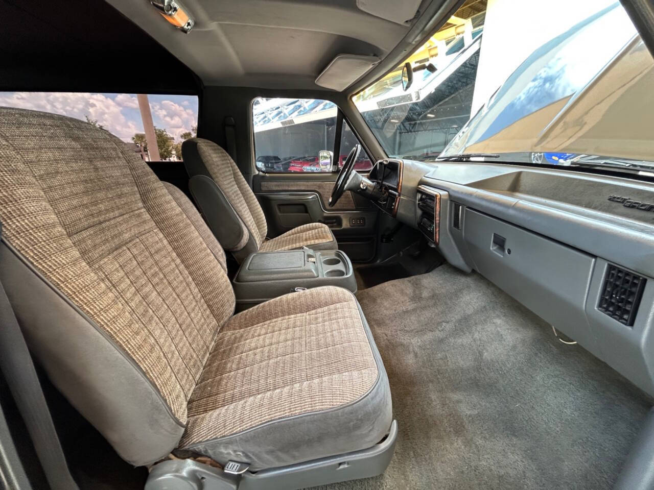 Ford-Bronco-1989-SUV-27