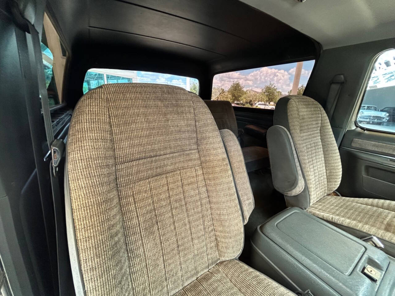 Ford-Bronco-1989-SUV-28