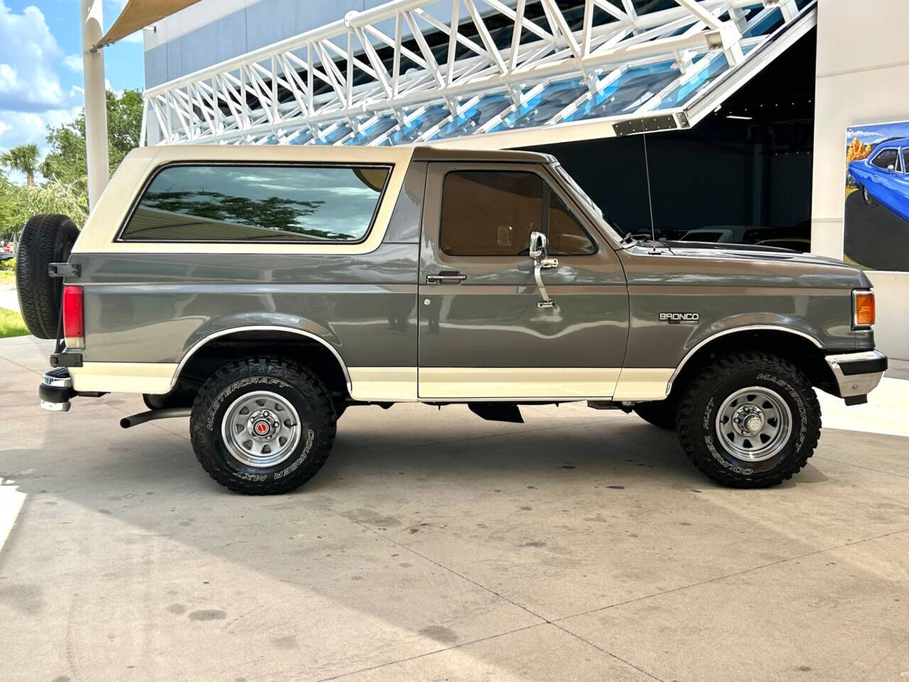 Ford-Bronco-1989-SUV-3