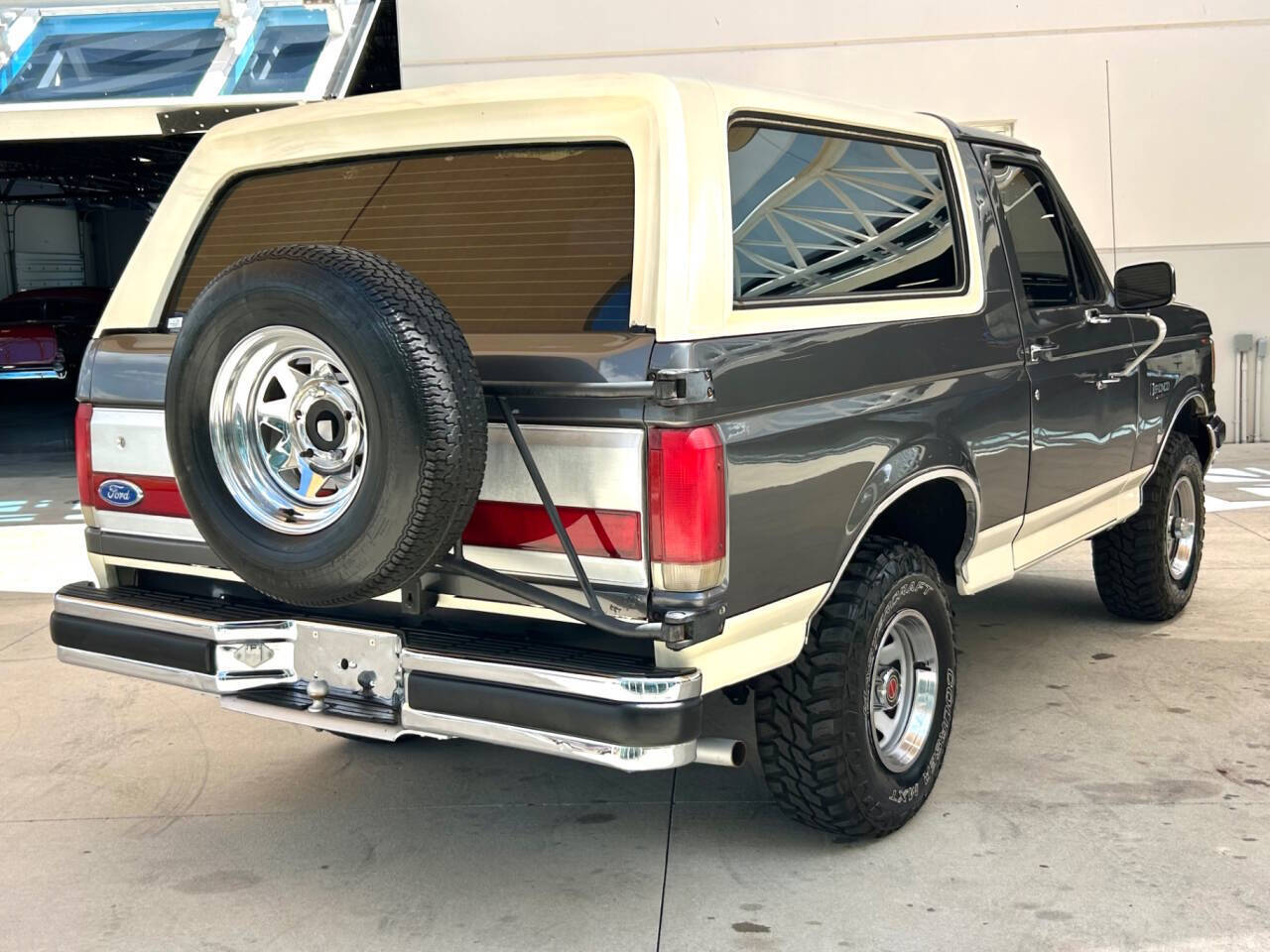 Ford-Bronco-1989-SUV-4