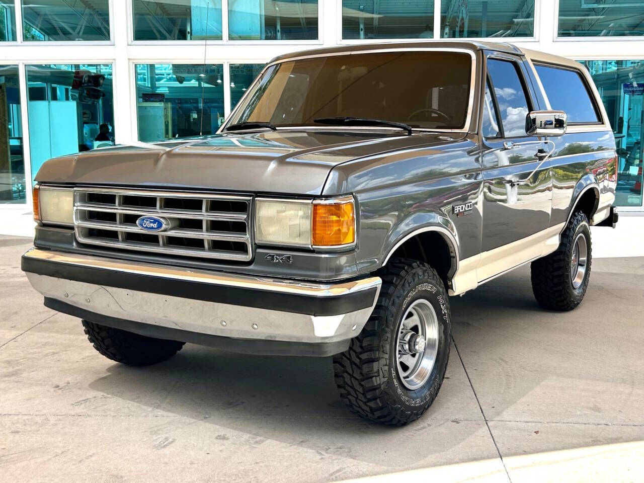 Ford-Bronco-1989-SUV