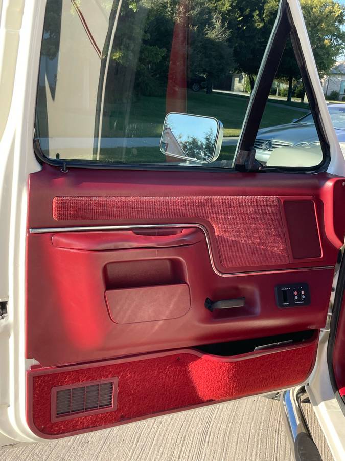 Ford-Bronco-1990-white-11