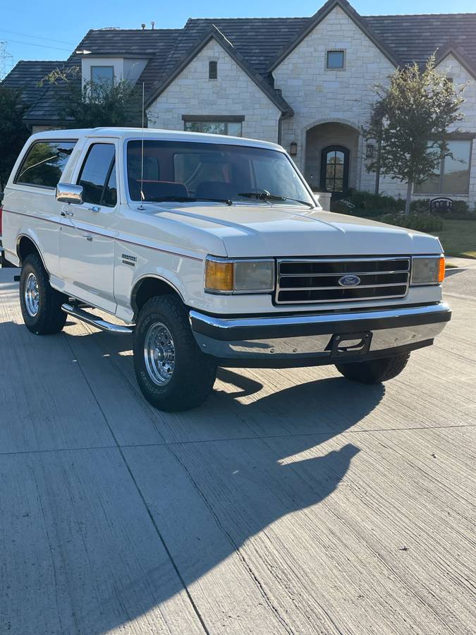 Ford-Bronco-1990-white-2
