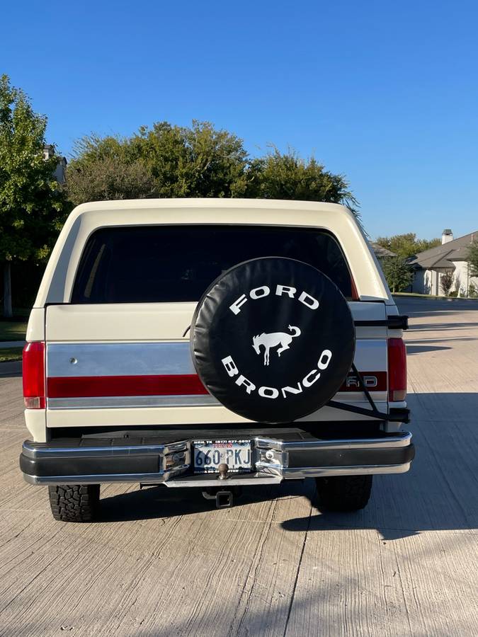 Ford-Bronco-1990-white-4