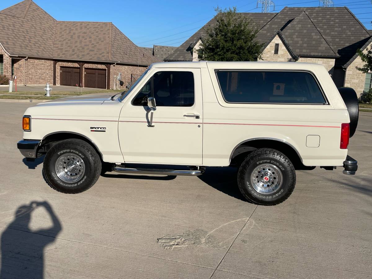 Ford-Bronco-1990-white-5