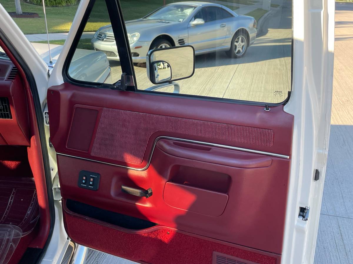 Ford-Bronco-1990-white-7