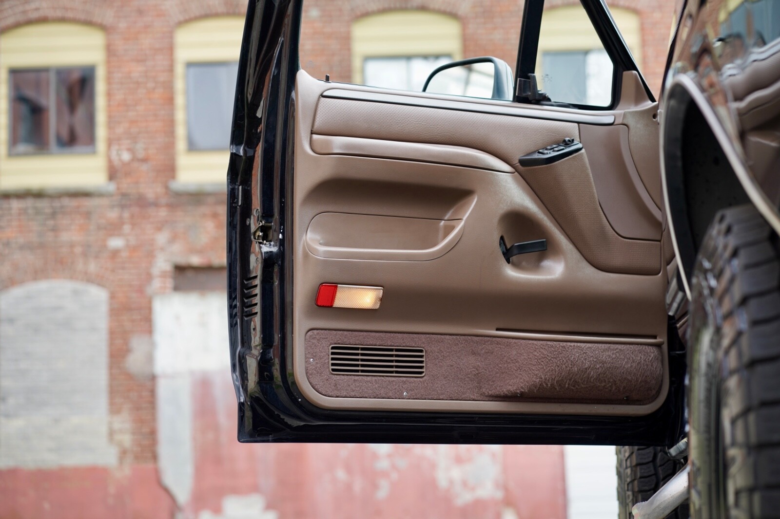 Ford-Bronco-1995-14