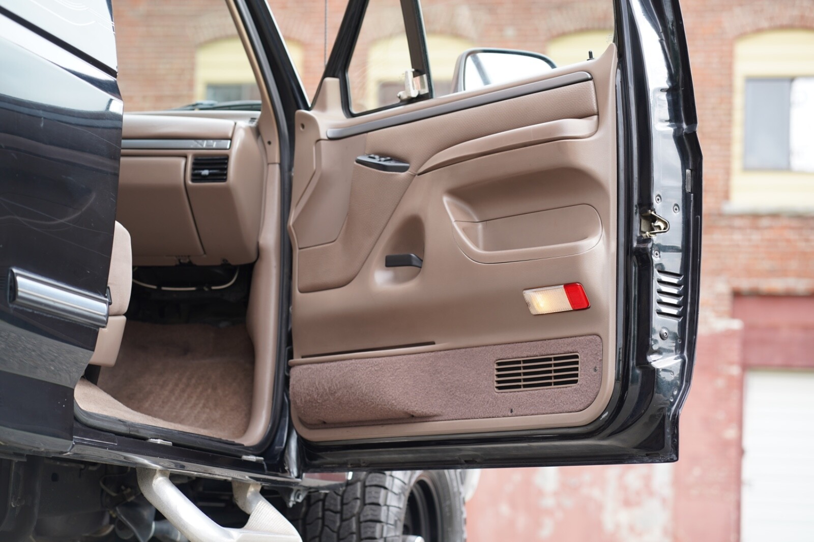 Ford-Bronco-1995-15