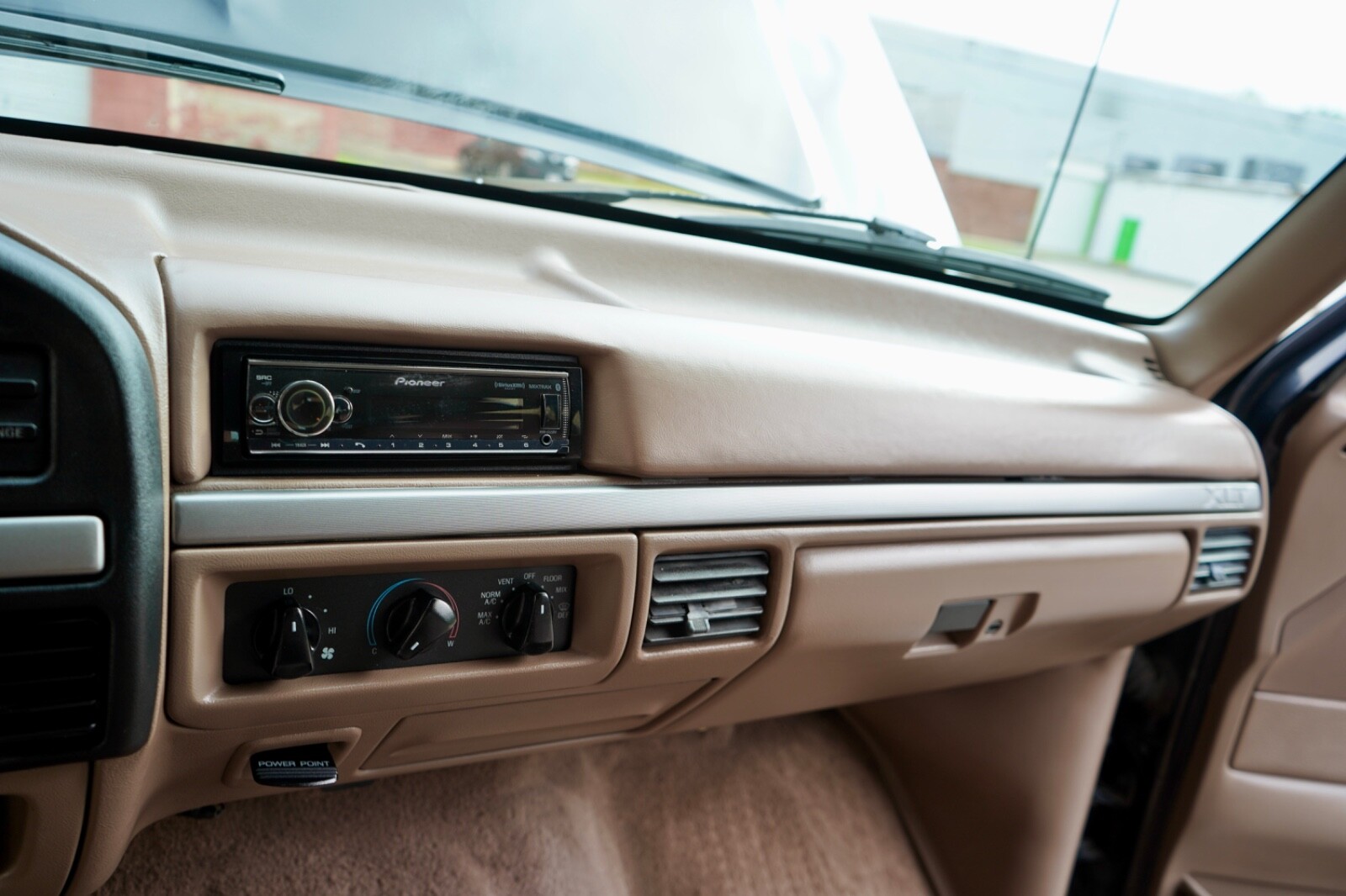 Ford-Bronco-1995-25
