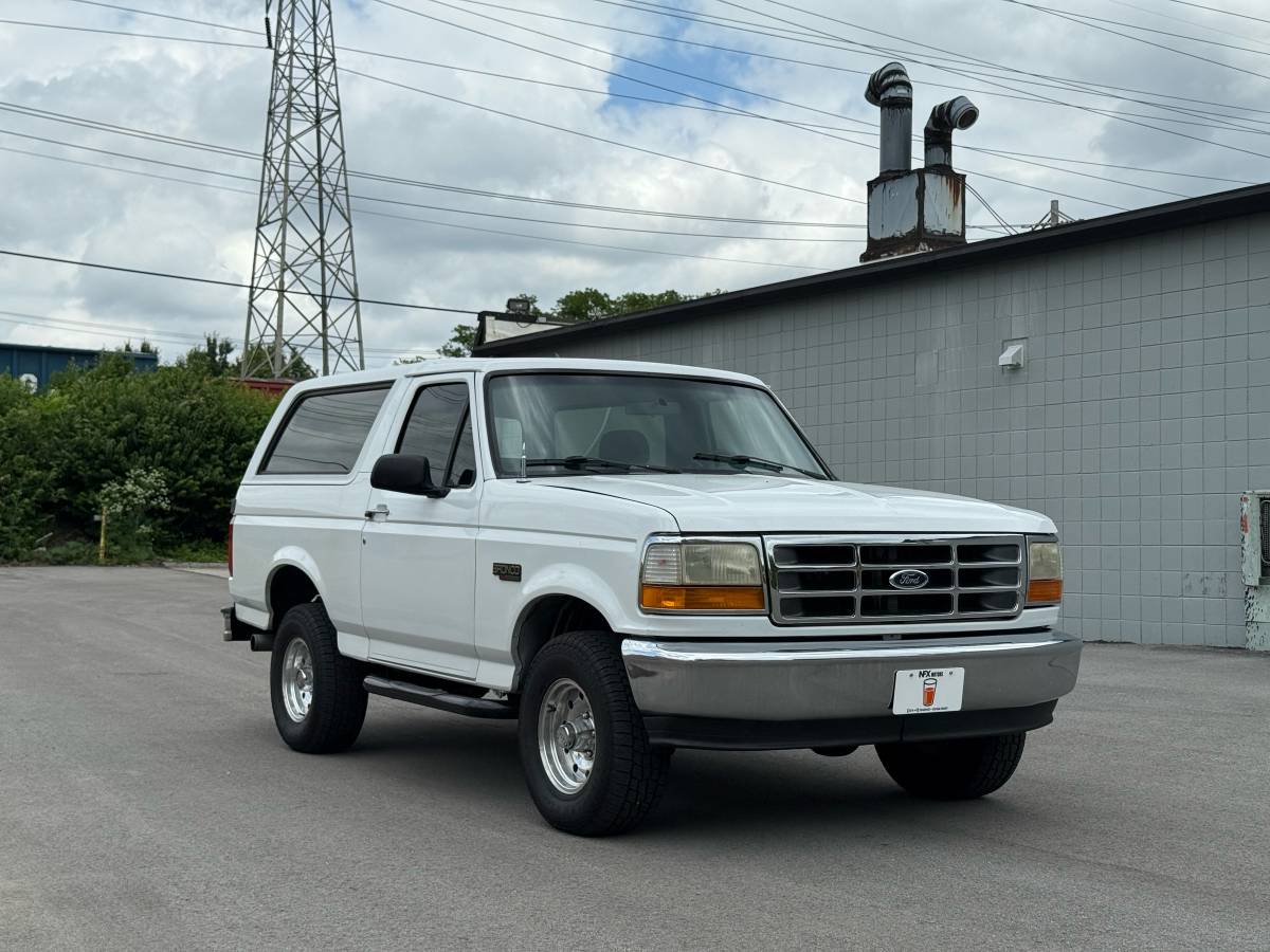 Ford-Bronco-1995-white-2