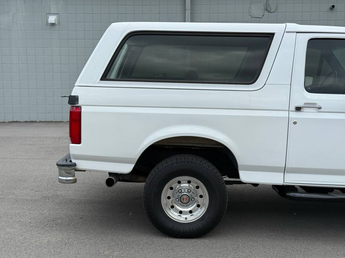 Ford-Bronco-1995-white-4