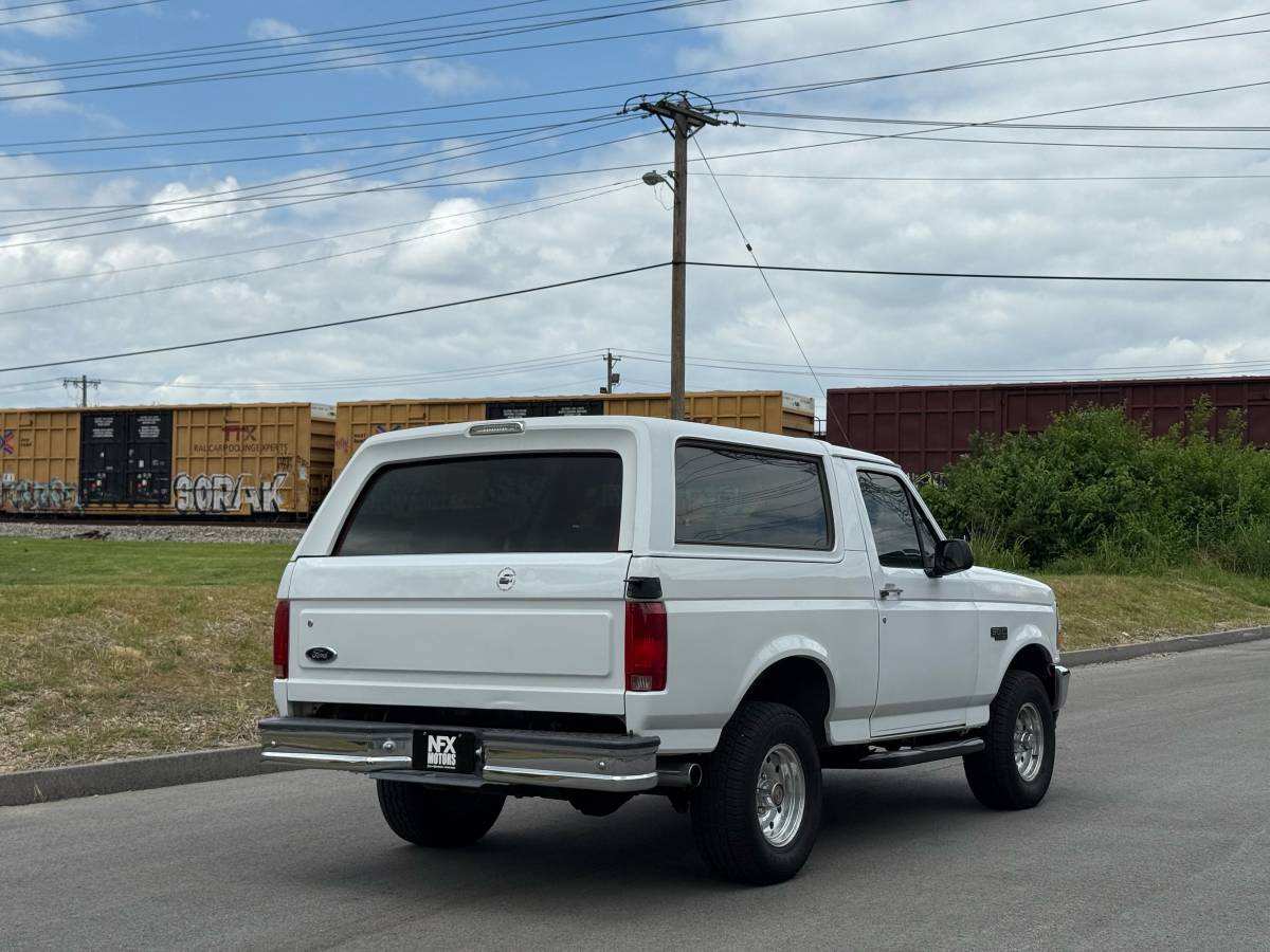 Ford-Bronco-1995-white-5