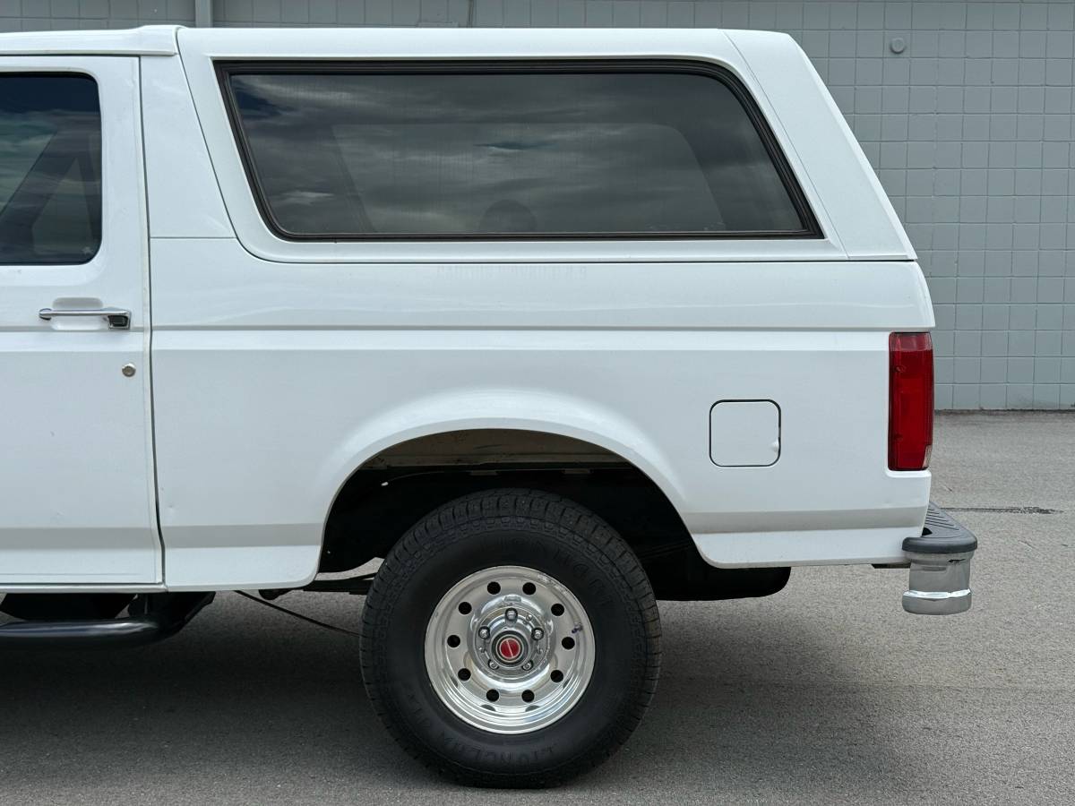 Ford-Bronco-1995-white-8