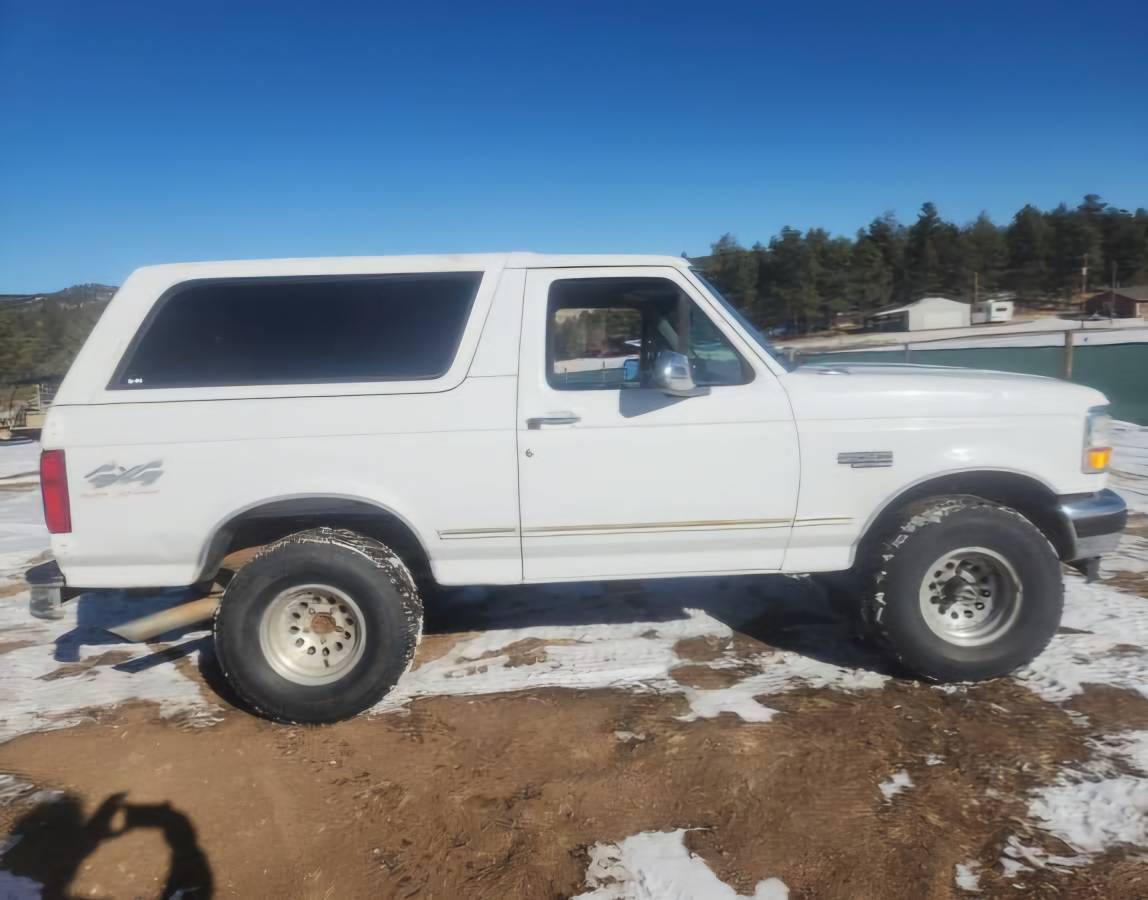 Ford-Bronco-4x4-1995-white