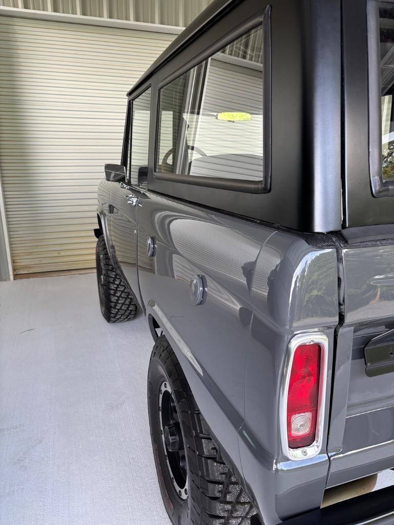 Ford-Bronco-Resto-Mod-331-stroker-vintage-ac-nut-and-b-1971-26