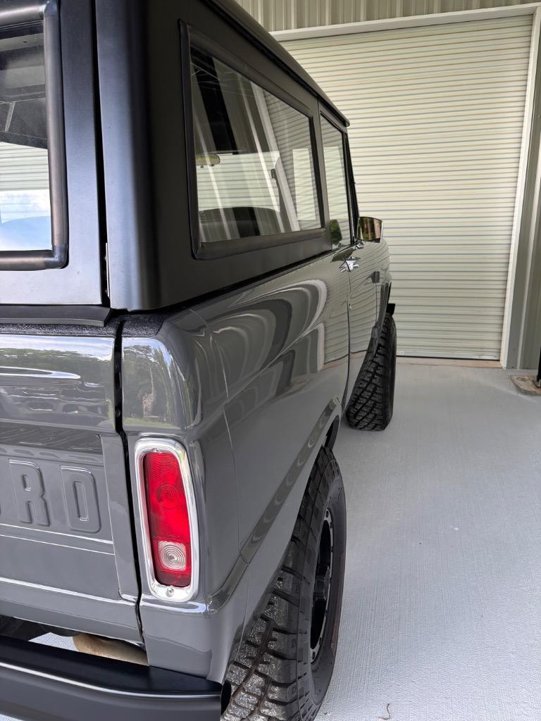 Ford-Bronco-Resto-Mod-331-stroker-vintage-ac-nut-and-b-1971-28