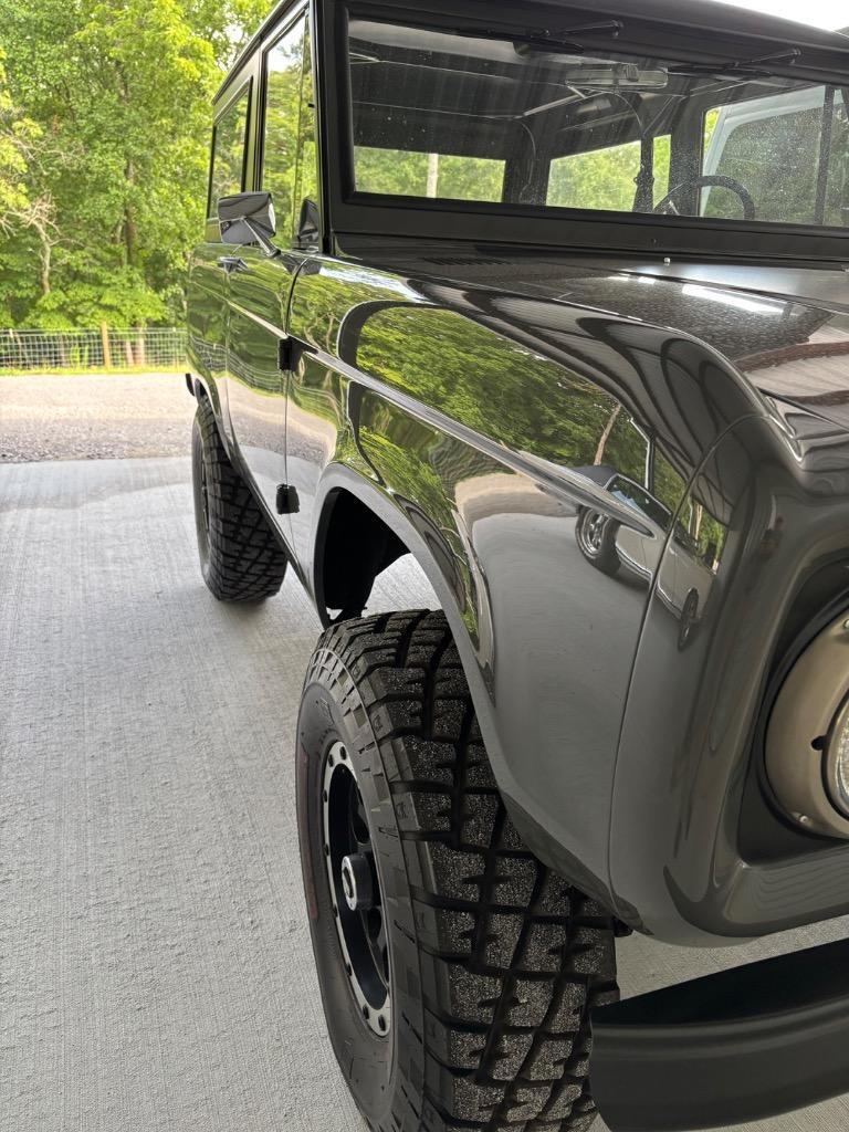 Ford-Bronco-Resto-Mod-331-stroker-vintage-ac-nut-and-b-1971-29