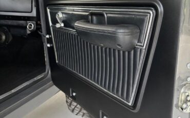 Ford-Bronco-Resto-Mod-331-stroker-vintage-ac-nut-and-b-1971-35