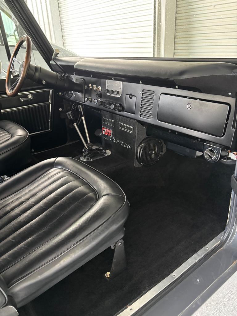 Ford-Bronco-Resto-Mod-331-stroker-vintage-ac-nut-and-b-1971-37