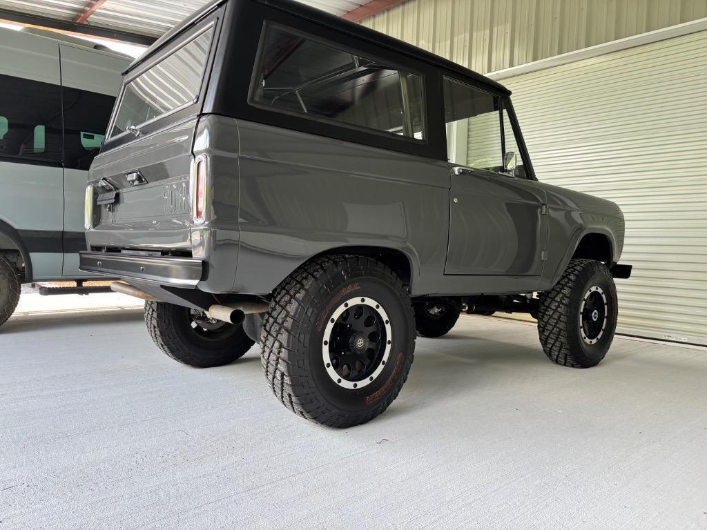 Ford-Bronco-Resto-Mod-331-stroker-vintage-ac-nut-and-b-1971-5