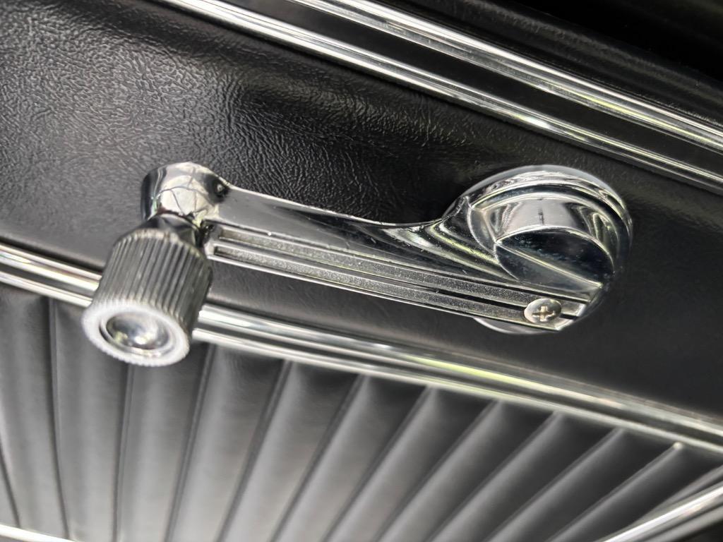 Ford-Bronco-Resto-Mod-331-stroker-vintage-ac-nut-and-b-1971-8