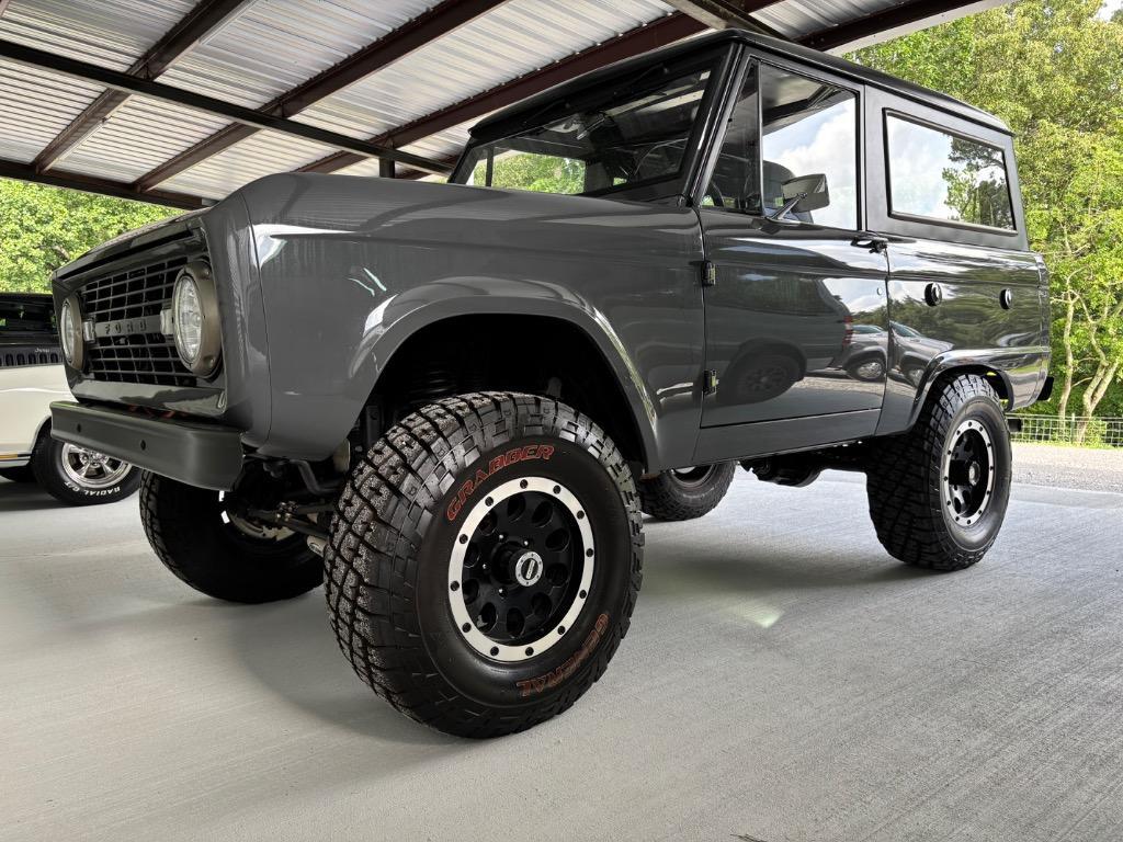 Ford-Bronco-Resto-Mod-331-stroker-vintage-ac-nut-and-b-1971