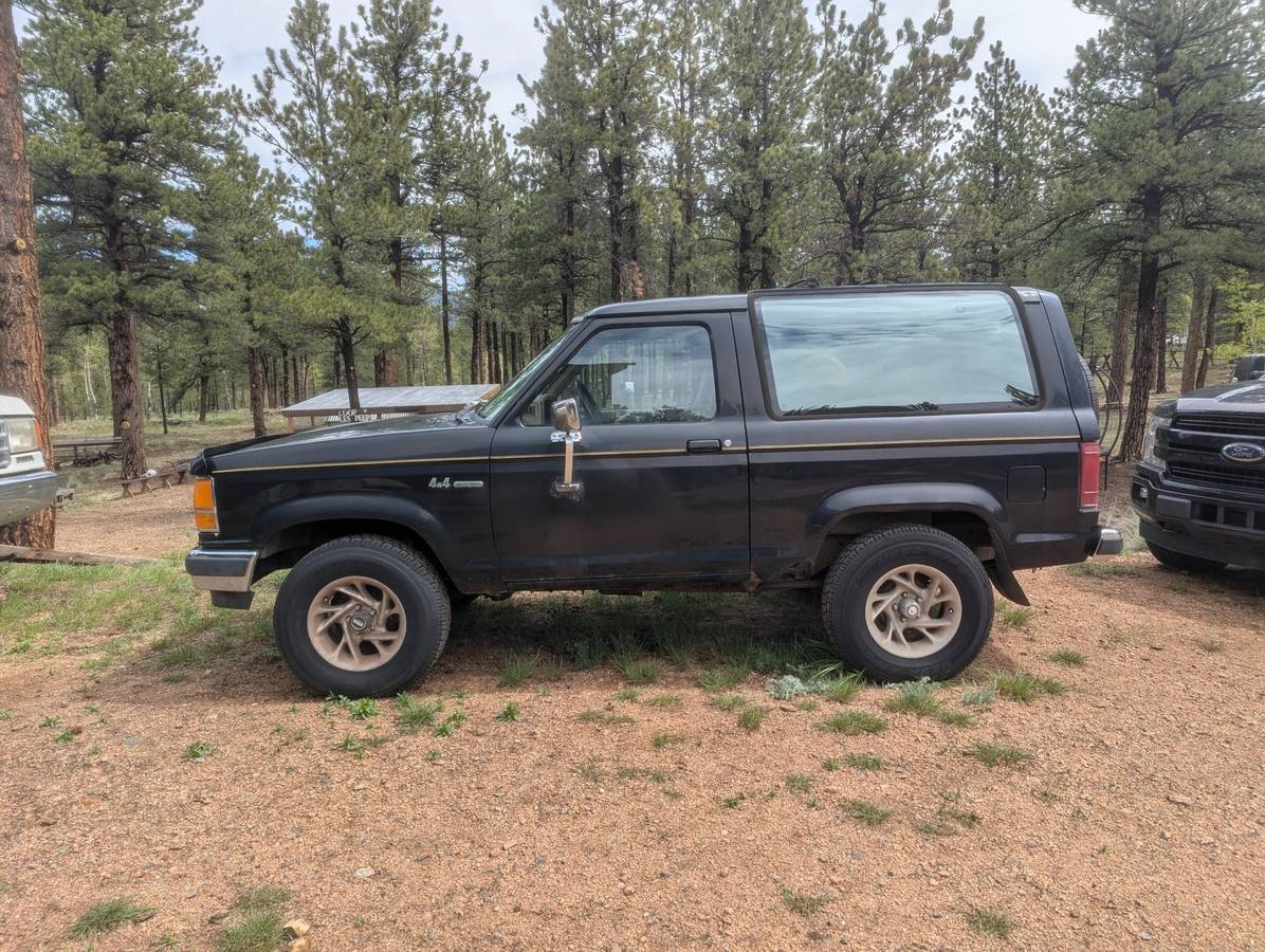 Ford Bronco eddie bauer  1989 black