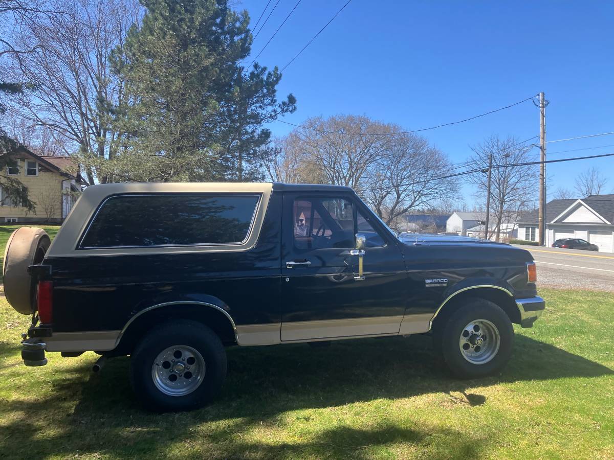 Ford-Bronco-eddie-bauer-4x4-1990-black-1