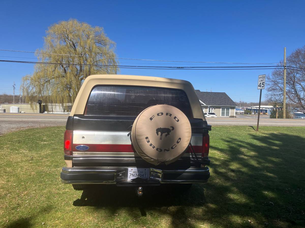 Ford-Bronco-eddie-bauer-4x4-1990-black-2