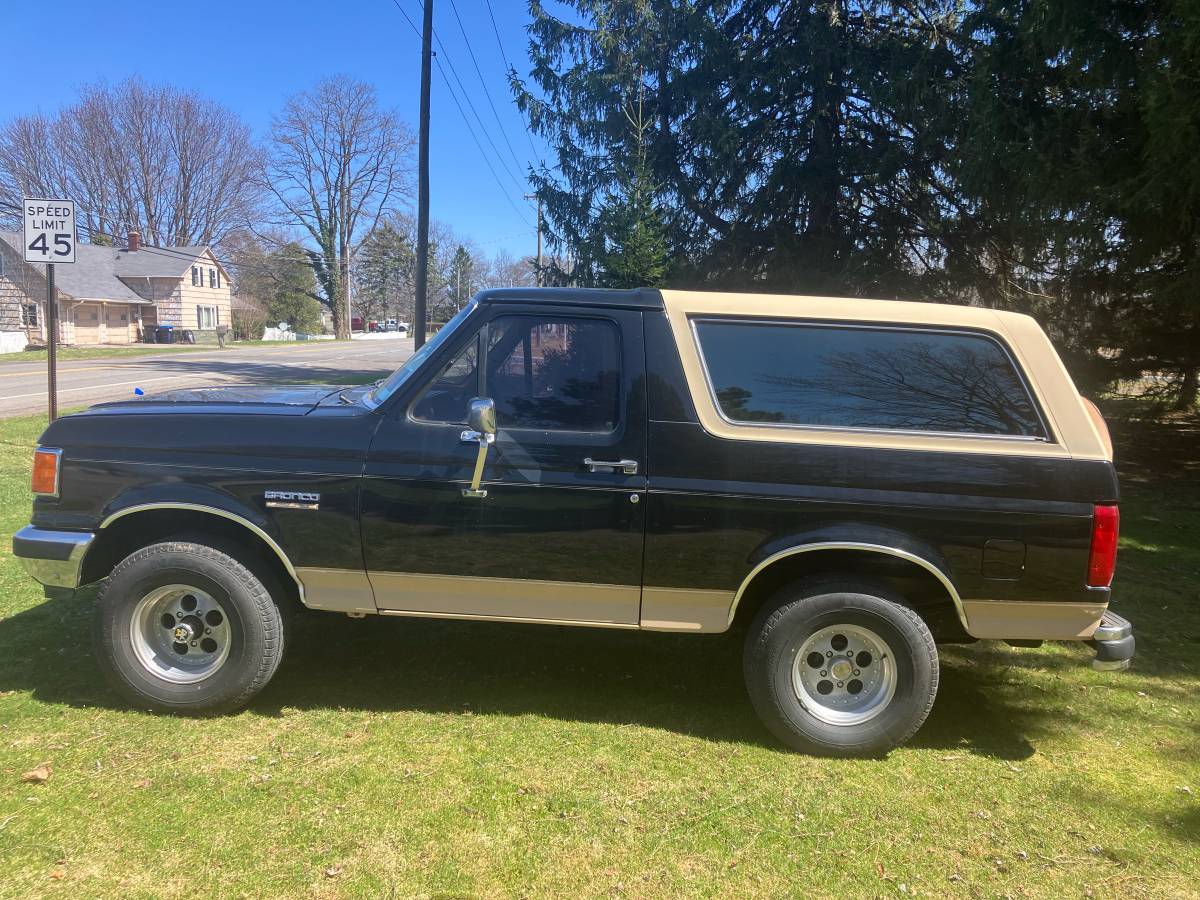 Ford-Bronco-eddie-bauer-4x4-1990-black-3