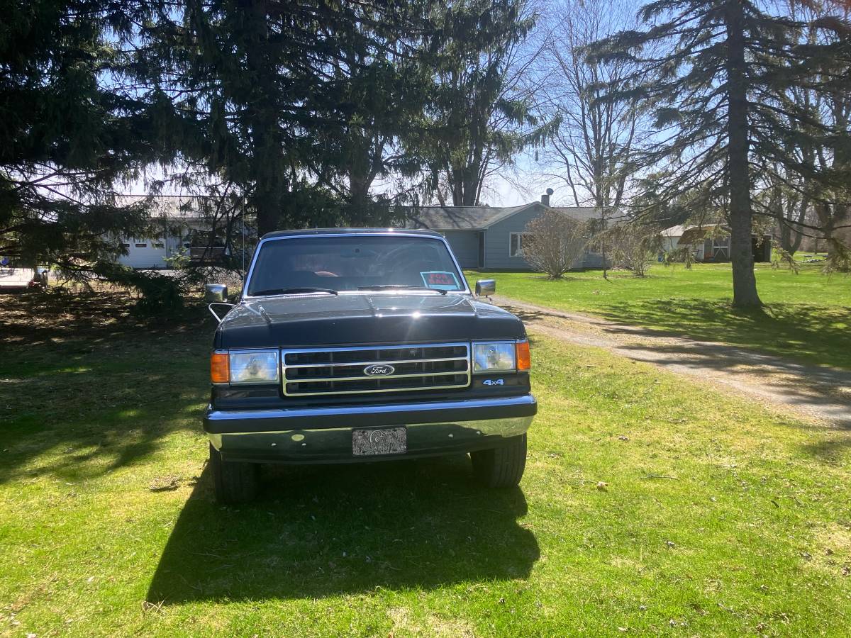 Ford-Bronco-eddie-bauer-4x4-1990-black-4
